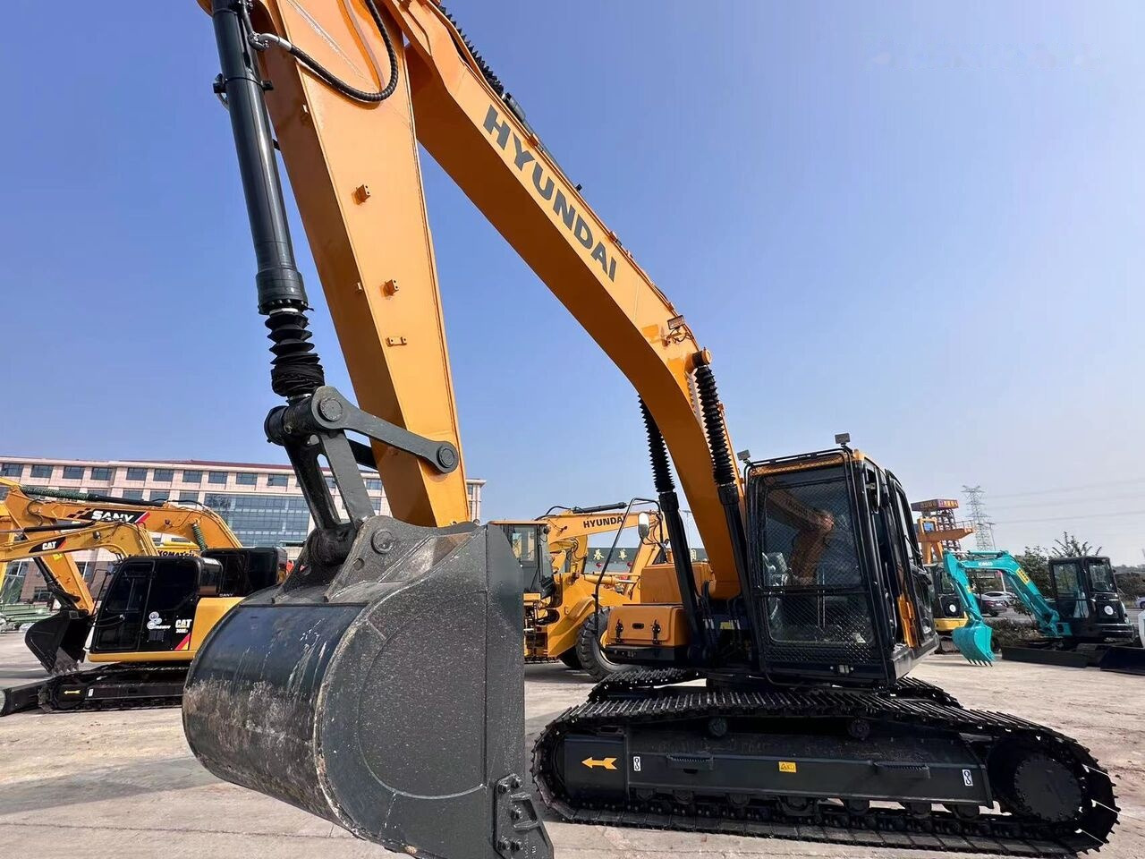 Hyundai R220-9S - حفارات زحافة: صور 4 Hyundai R220-9S - حفارات زحافة: صور 4