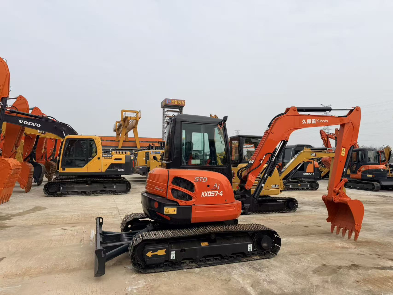 KUBOTA KX057-4 - حفارة مصغرة: صور 3 KUBOTA KX057-4 - حفارة مصغرة: صور 3