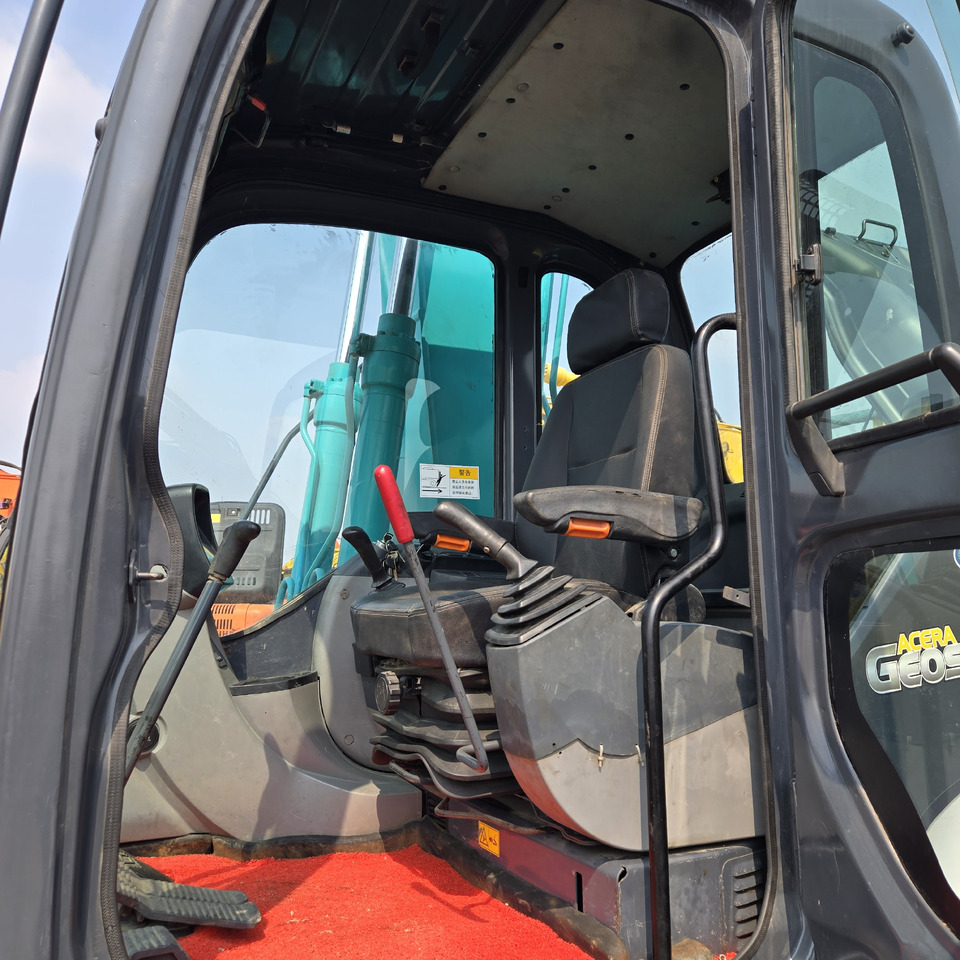 حفارات زحافة Kobelco SK130-8: صور 9 حفارات زحافة Kobelco SK130-8: صور 9