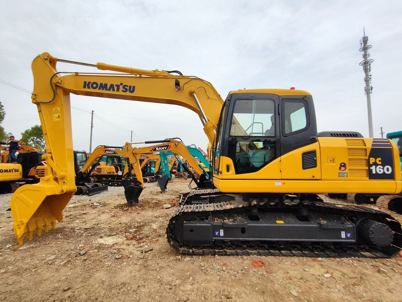 Komatsu PC160LC-7 - حفارات زحافة: صور 1 Komatsu PC160LC-7 - حفارات زحافة: صور 1