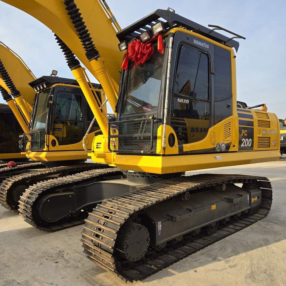 Komatsu PC200-8 - حفارات زحافة: صور 1 Komatsu PC200-8 - حفارات زحافة: صور 1