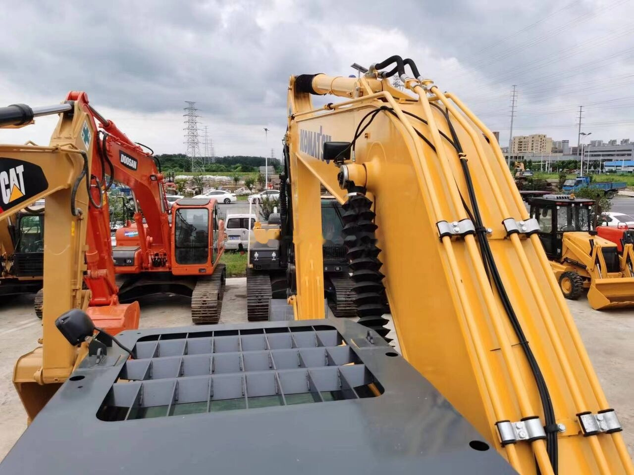 Komatsu PC200-8 - حفارات زحافة: صور 5 Komatsu PC200-8 - حفارات زحافة: صور 5