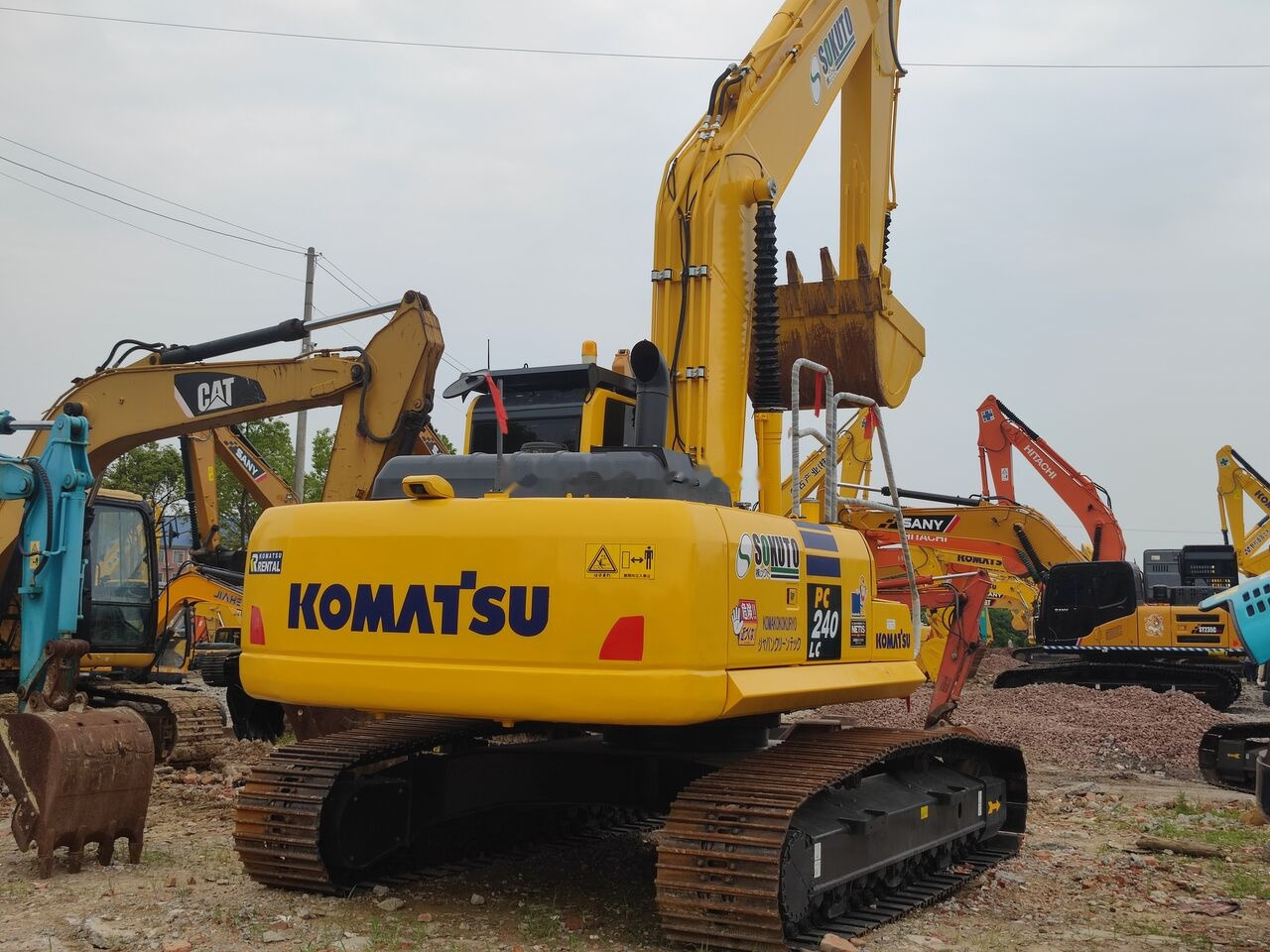Komatsu PC240LC - حفارات زحافة: صور 5 Komatsu PC240LC - حفارات زحافة: صور 5