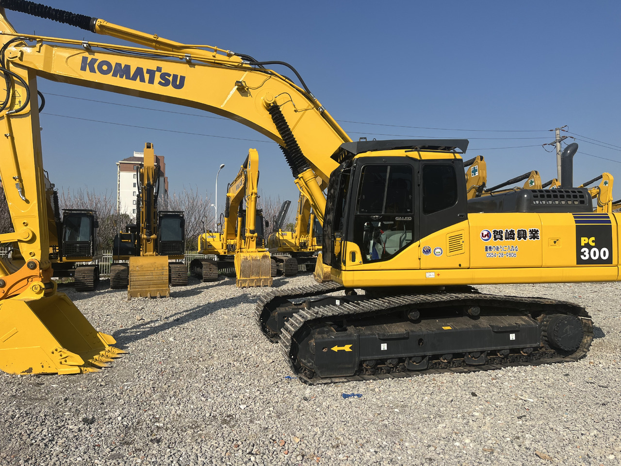 Komatsu PC300-7 - حفارات زحافة: صور 3 Komatsu PC300-7 - حفارات زحافة: صور 3