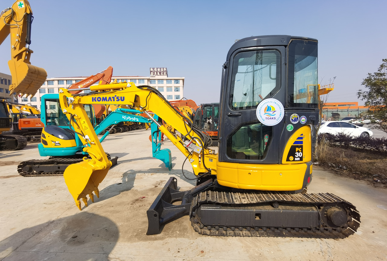 Komatsu PC30MR - حفارة مصغرة: صور 1 Komatsu PC30MR - حفارة مصغرة: صور 1