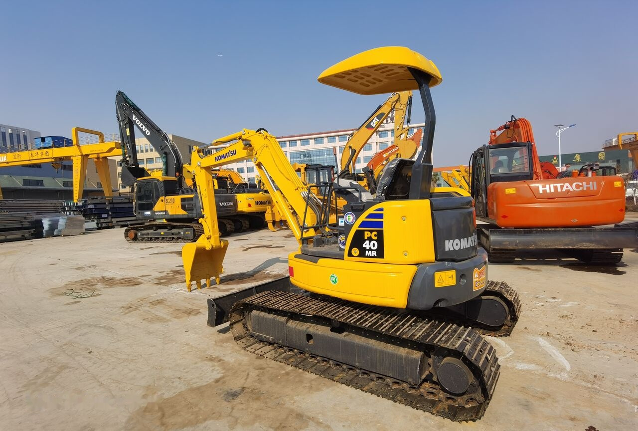 Komatsu PC40MR - حفارة مصغرة: صور 1 Komatsu PC40MR - حفارة مصغرة: صور 1