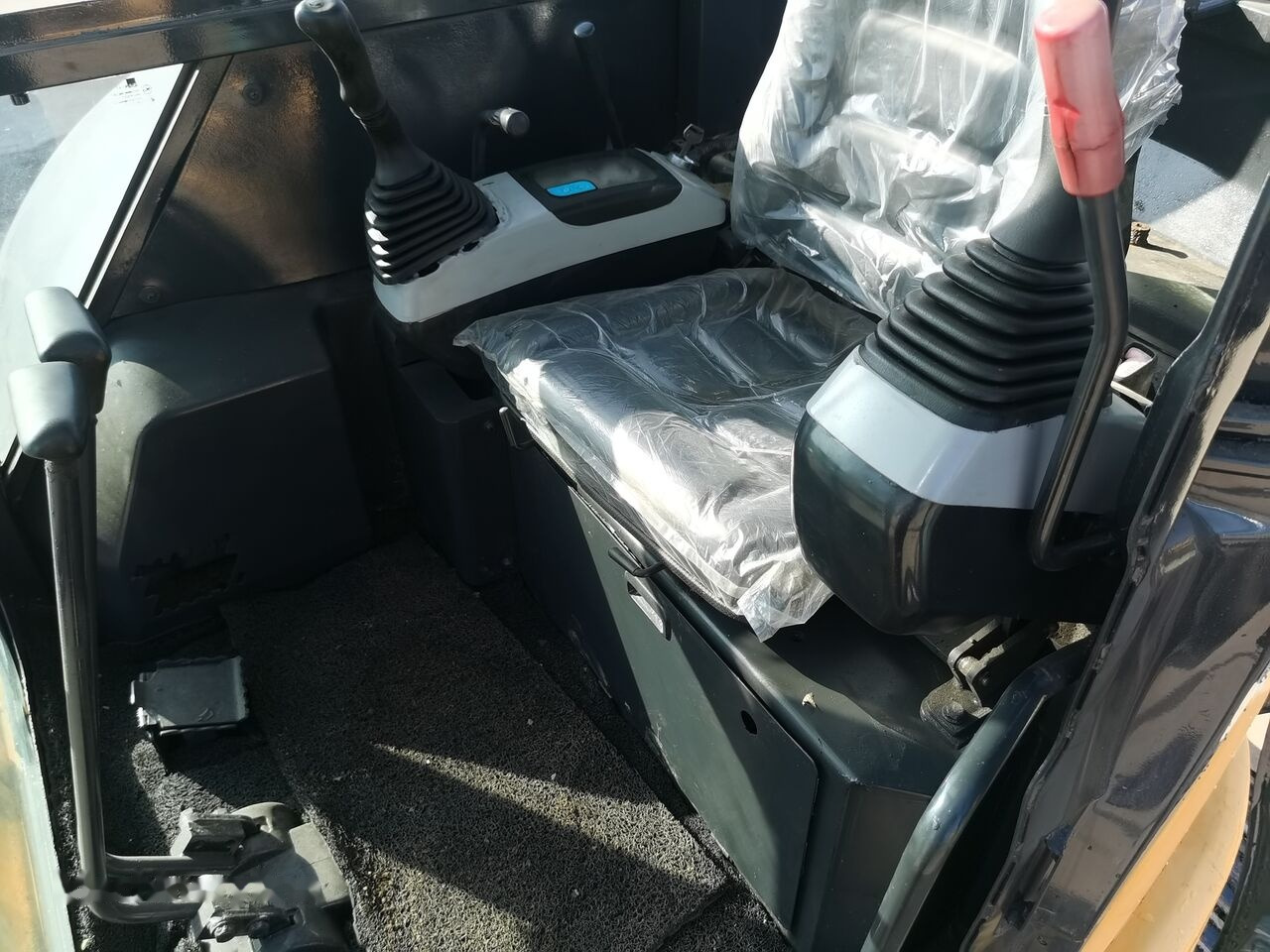 Komatsu PC40 - حفارة مصغرة: صور 3 Komatsu PC40 - حفارة مصغرة: صور 3