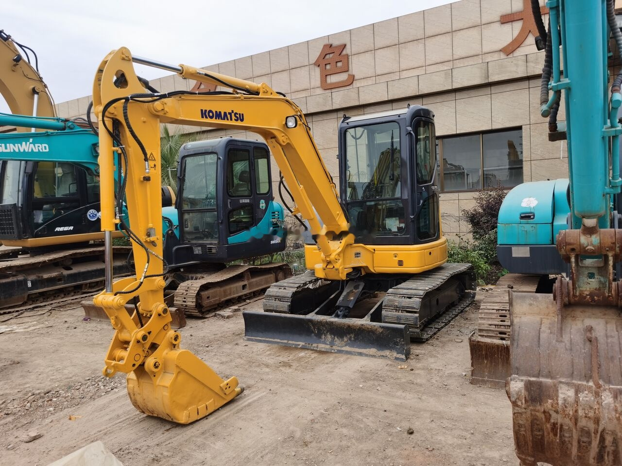 Komatsu PC40 - حفارة مصغرة: صور 4 Komatsu PC40 - حفارة مصغرة: صور 4