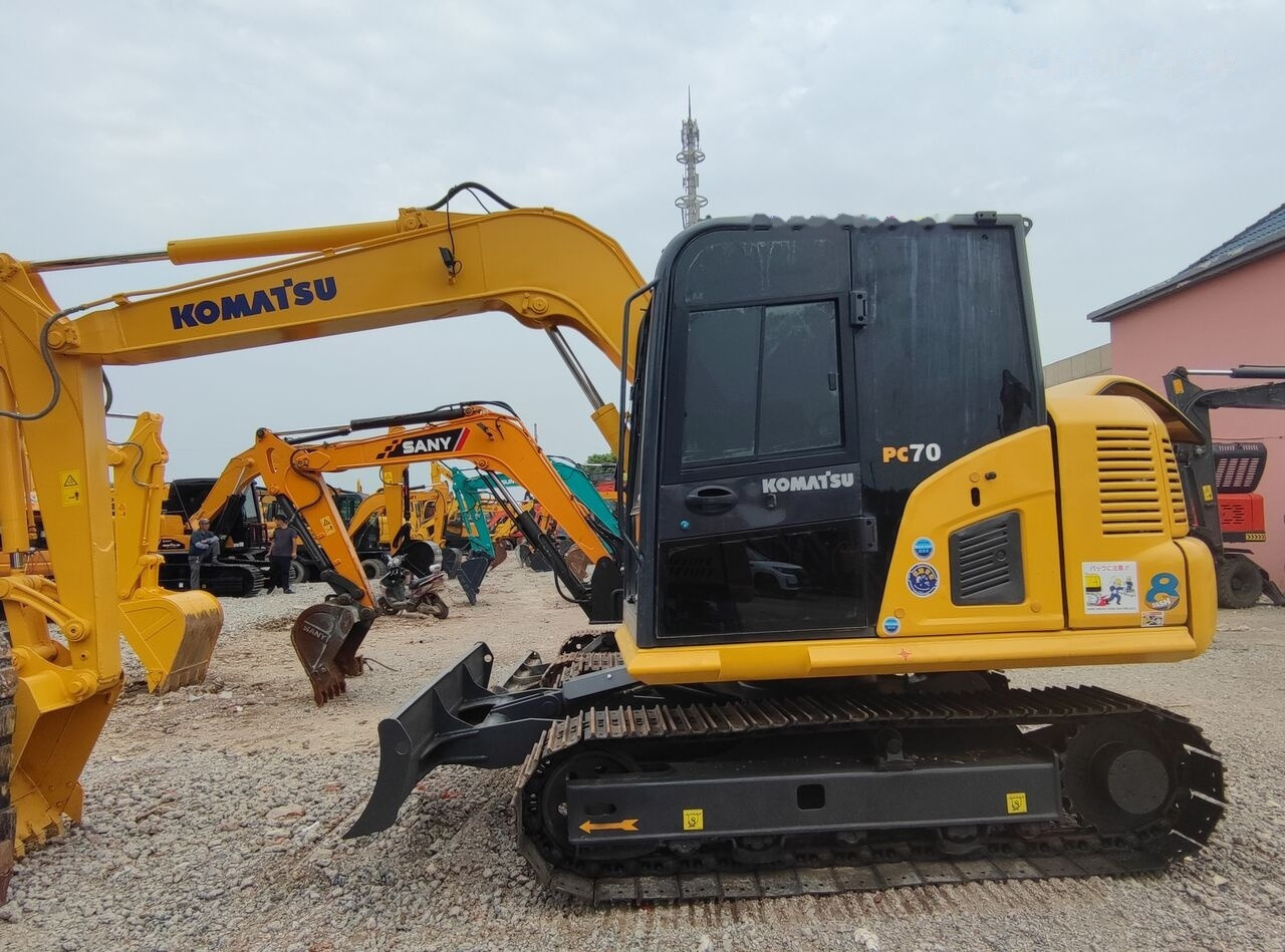 Komatsu PC70-8 - حفارة مصغرة: صور 1 Komatsu PC70-8 - حفارة مصغرة: صور 1