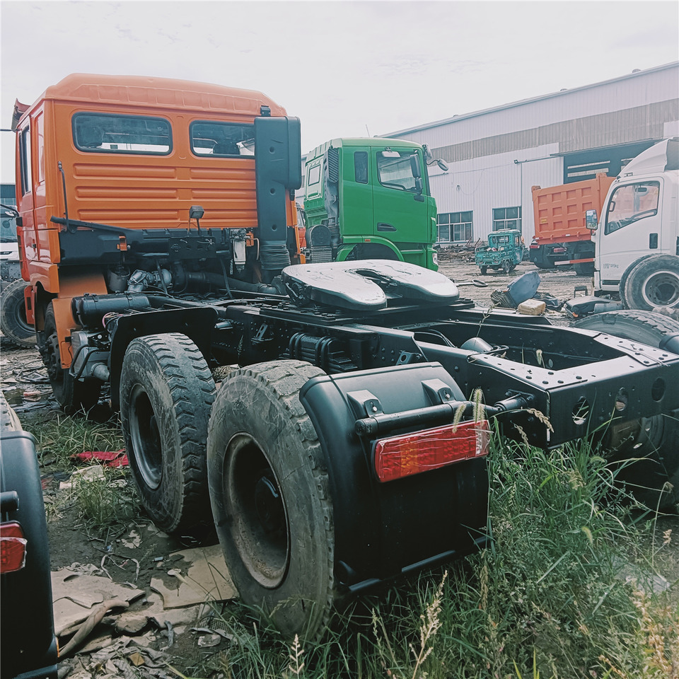 SHACMAN F3000 trailer head - شاحنة جرار: صور 2 SHACMAN F3000 trailer head - شاحنة جرار: صور 2