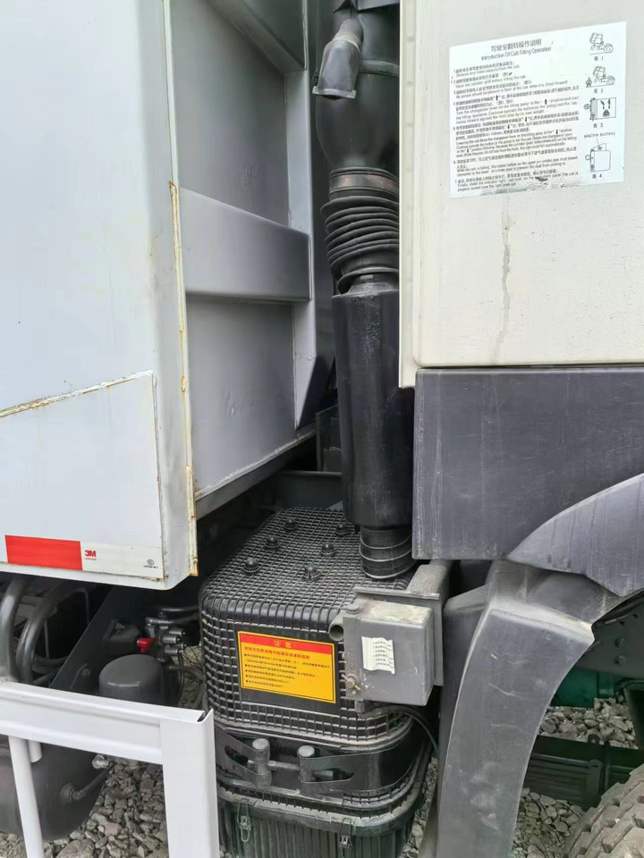 مبردة شاحنة SINOTRUK HOWO 6x4: صور 8 مبردة شاحنة SINOTRUK HOWO 6x4: صور 8