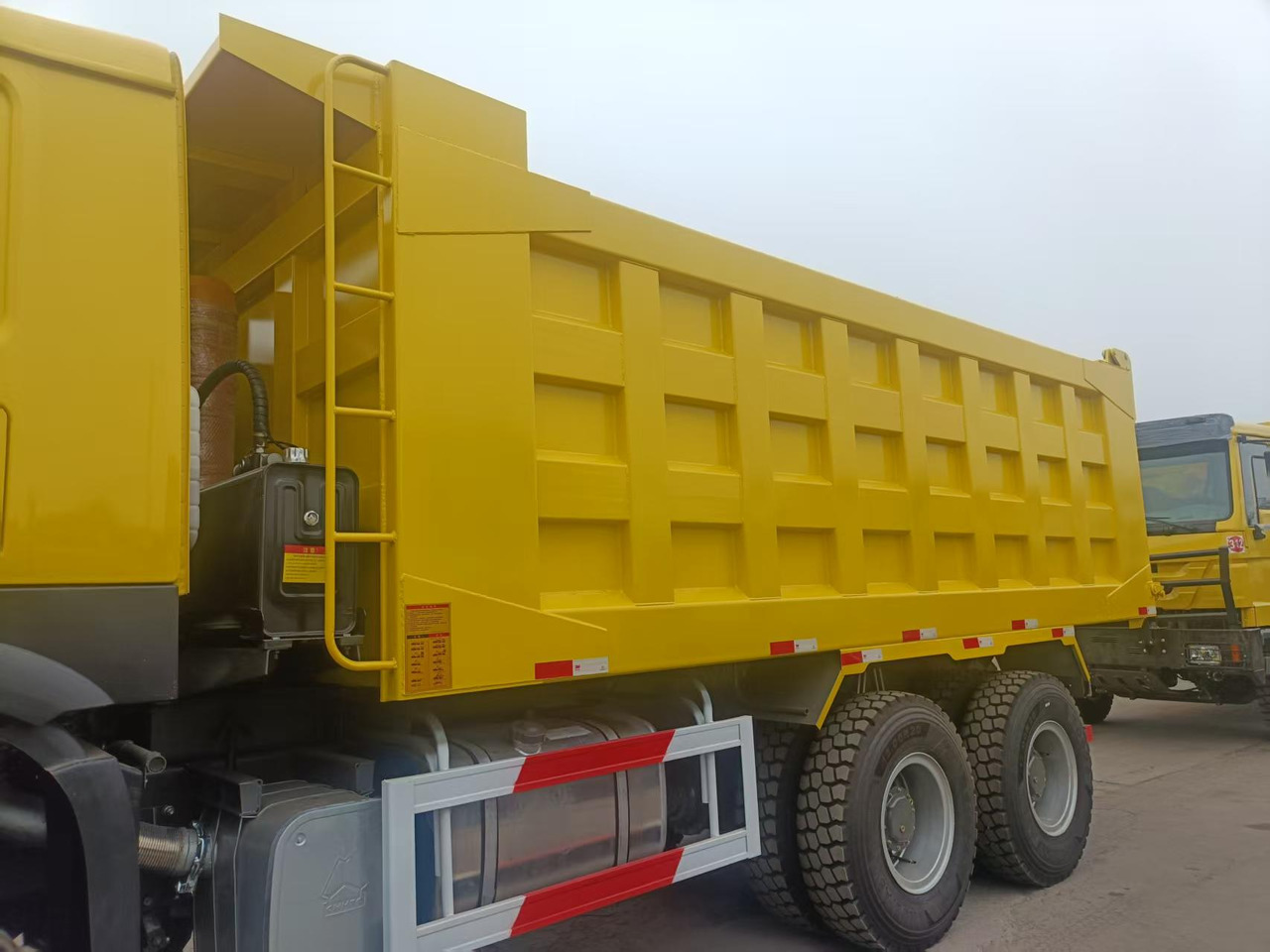 SINOTRUK HOWO 6x4 - قلابات: صور 5 SINOTRUK HOWO 6x4 - قلابات: صور 5