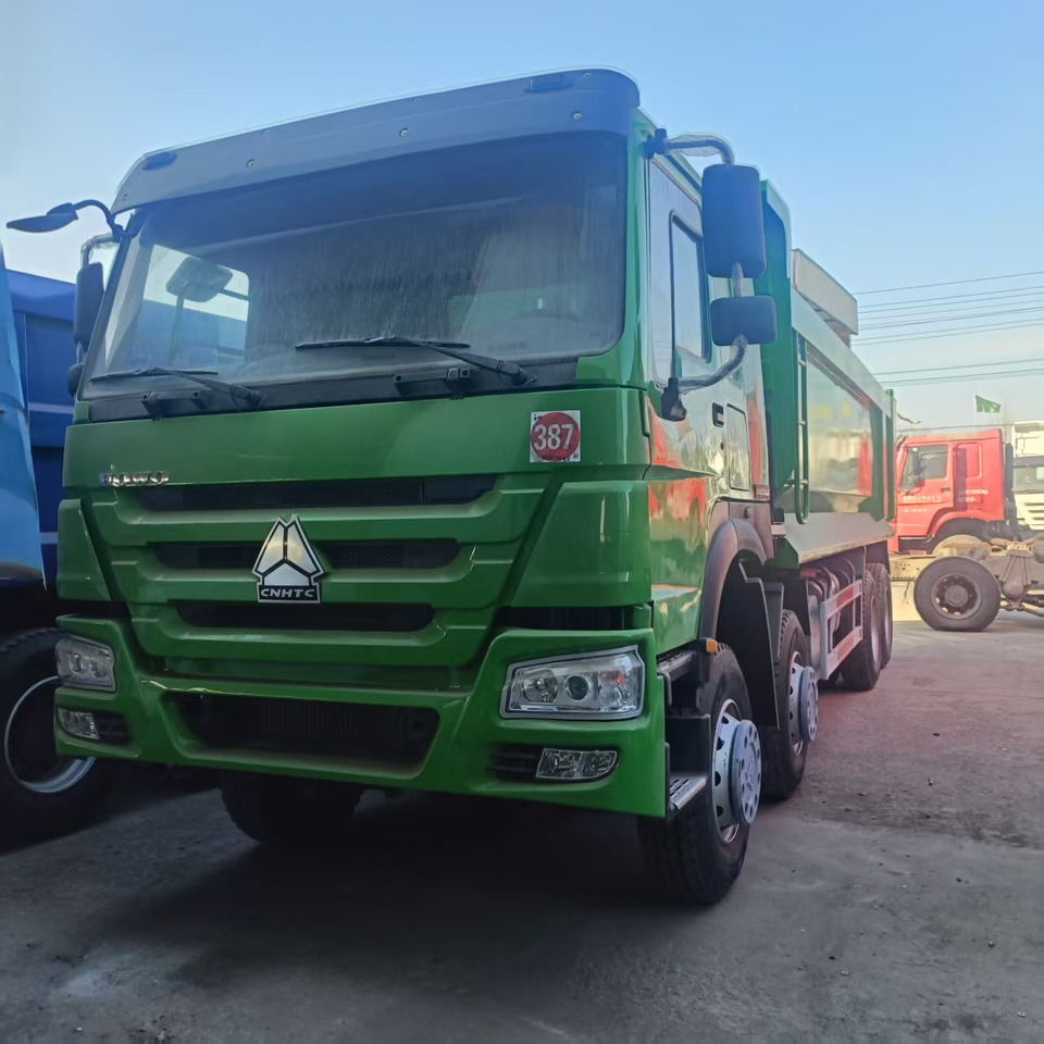 SINOTRUK HOWO 8x4 - بصندوق مغلق شاحنة: صور 2 SINOTRUK HOWO 8x4 - بصندوق مغلق شاحنة: صور 2