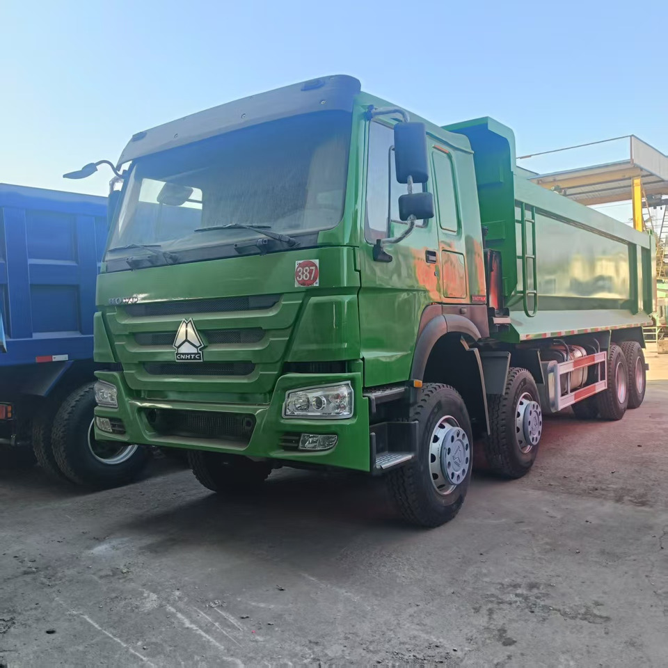 SINOTRUK HOWO 8x4 - بصندوق مغلق شاحنة: صور 1 SINOTRUK HOWO 8x4 - بصندوق مغلق شاحنة: صور 1