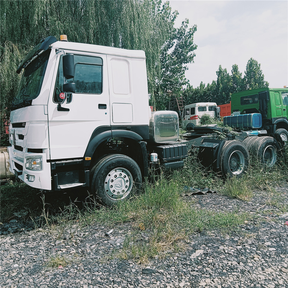 SINOTRUK HOWO trailer head - شاحنة جرار: صور 2 SINOTRUK HOWO trailer head - شاحنة جرار: صور 2