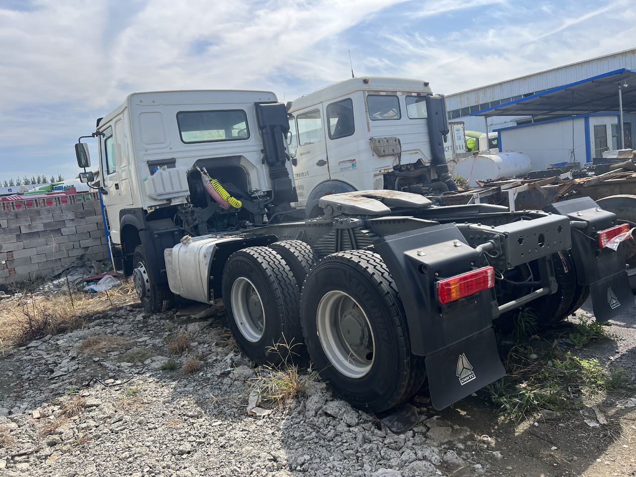 SINOTRUK HOWO trailer head - شاحنة جرار: صور 4 SINOTRUK HOWO trailer head - شاحنة جرار: صور 4