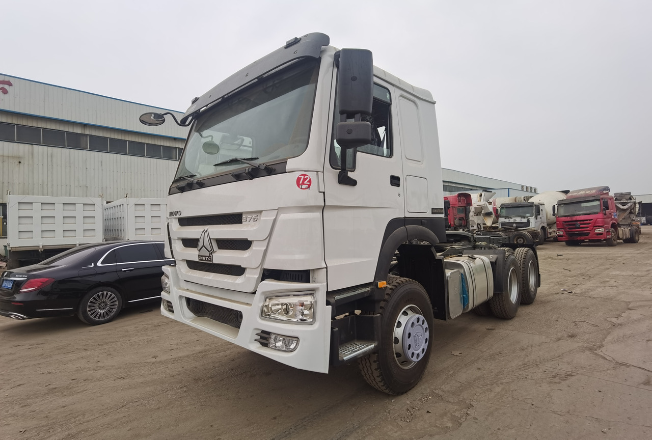SINOTRUK HOWO trailer head - شاحنة جرار: صور 1 SINOTRUK HOWO trailer head - شاحنة جرار: صور 1