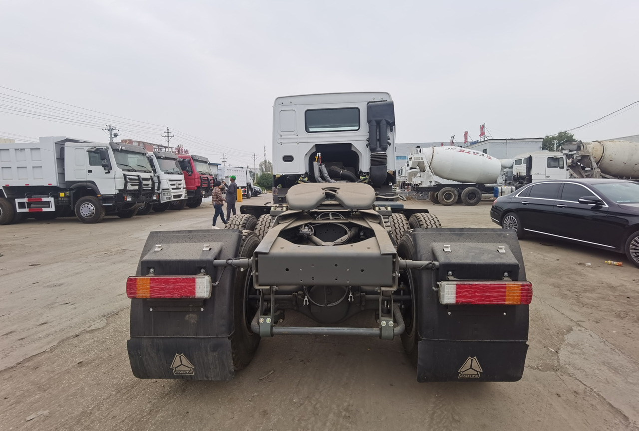 SINOTRUK HOWO trailer head - شاحنة جرار: صور 2 SINOTRUK HOWO trailer head - شاحنة جرار: صور 2