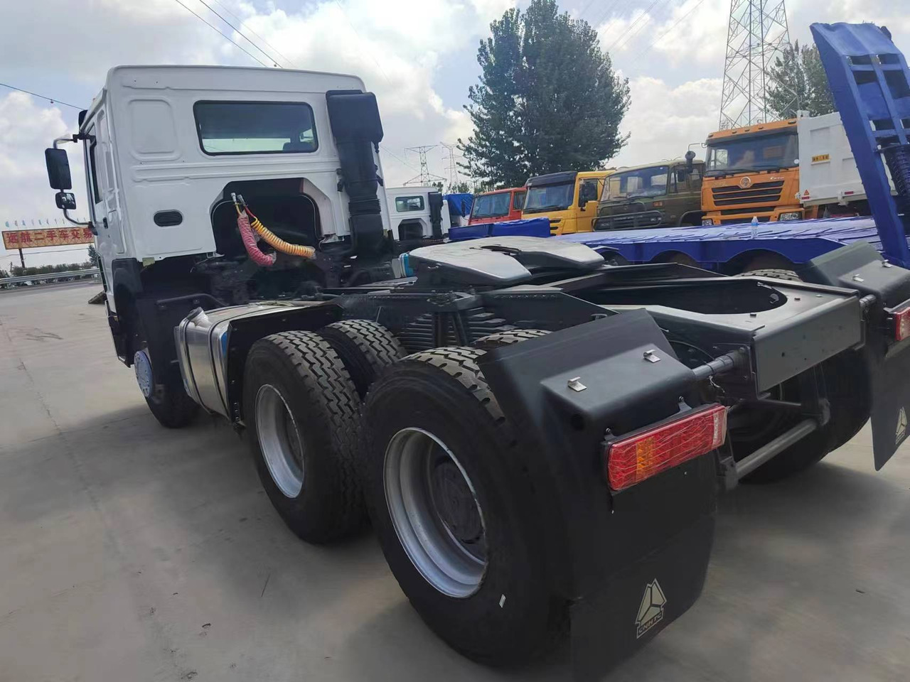 SINOTRUK HOWO trailer head - شاحنة جرار: صور 5 SINOTRUK HOWO trailer head - شاحنة جرار: صور 5