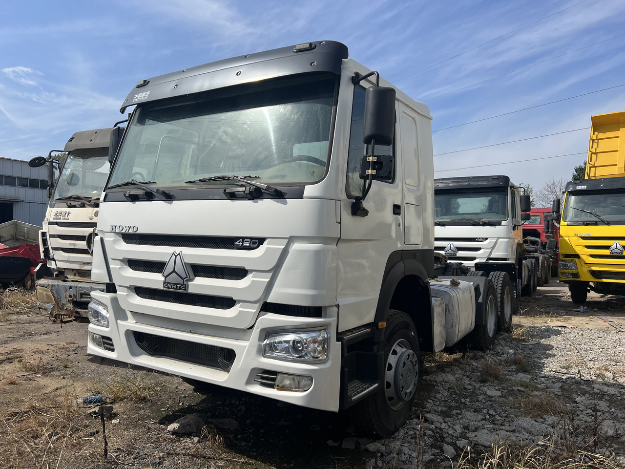 SINOTRUK HOWO trailer head - شاحنة جرار: صور 1 SINOTRUK HOWO trailer head - شاحنة جرار: صور 1