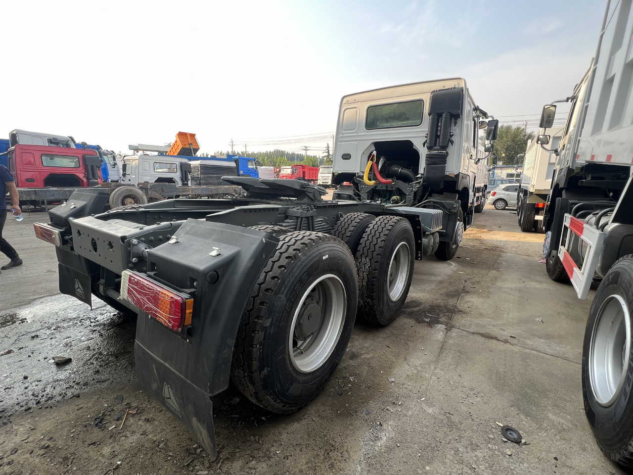 SINOTRUK HOWO tralier head - شاحنة جرار: صور 2 SINOTRUK HOWO tralier head - شاحنة جرار: صور 2