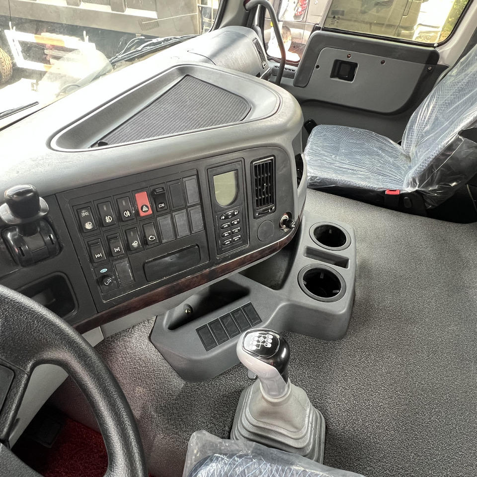 SINOTRUK HOWO tralier head - شاحنة جرار: صور 4 SINOTRUK HOWO tralier head - شاحنة جرار: صور 4