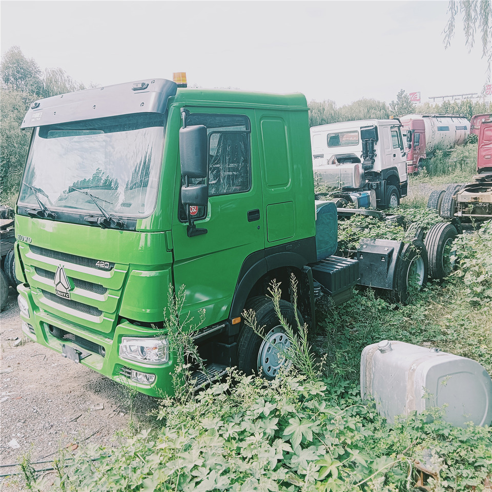 SINOTRUK HOWO tralier head - شاحنة جرار: صور 2 SINOTRUK HOWO tralier head - شاحنة جرار: صور 2