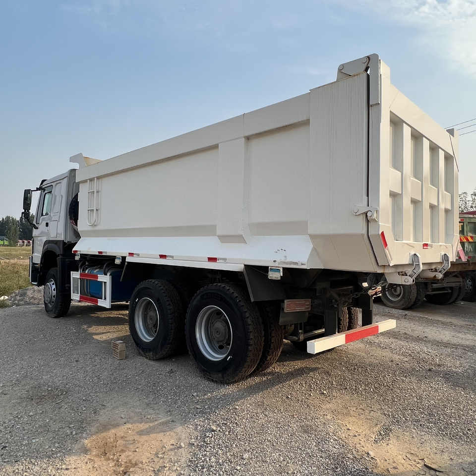 SINOTRUK HOWO - بصندوق مغلق شاحنة: صور 1 SINOTRUK HOWO - بصندوق مغلق شاحنة: صور 1