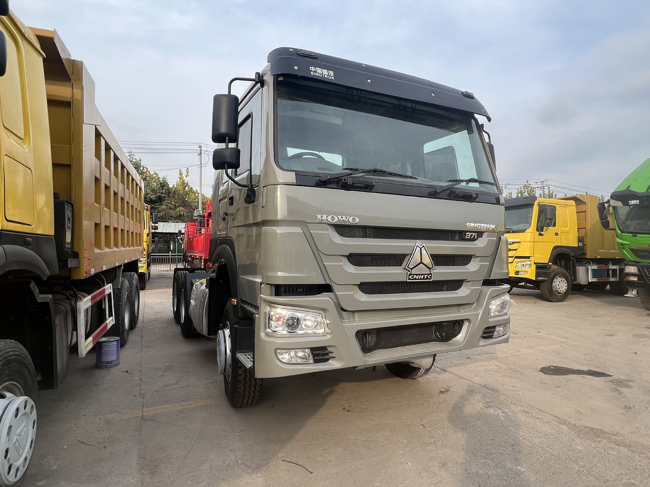 SINOTRUK HOWO - شاحنة جرار: صور 1 SINOTRUK HOWO - شاحنة جرار: صور 1