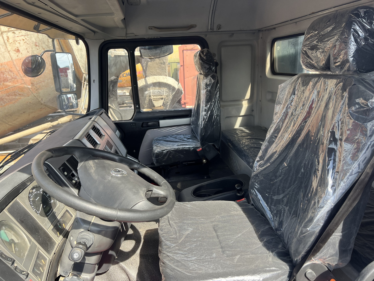 قلابات Shacman F3000 8x4: صور 8