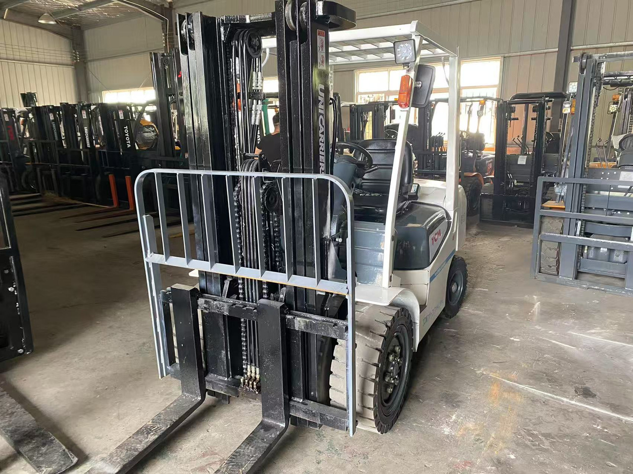 TCM FD30T3C - رافعة شوكية ديزل: صور 4 TCM FD30T3C - رافعة شوكية ديزل: صور 4