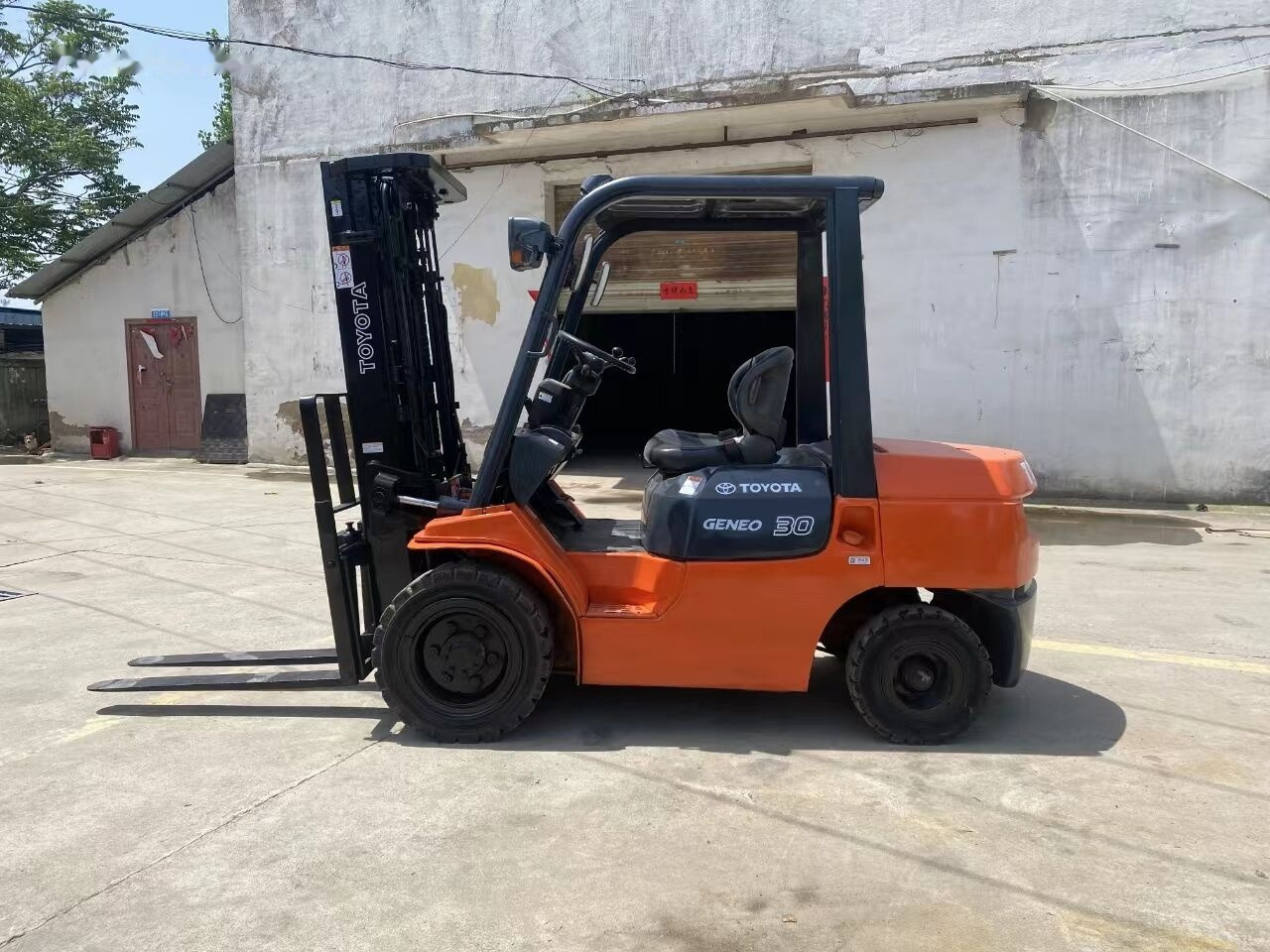 Toyota FD30 - رافعة شوكية تعمل بالغاز: صور 3 Toyota FD30 - رافعة شوكية تعمل بالغاز: صور 3
