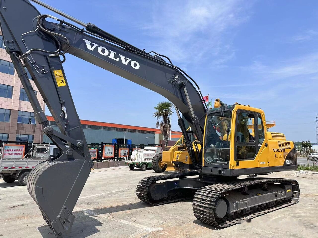 Volvo EC210BLC - حفارات زحافة: صور 1 Volvo EC210BLC - حفارات زحافة: صور 1