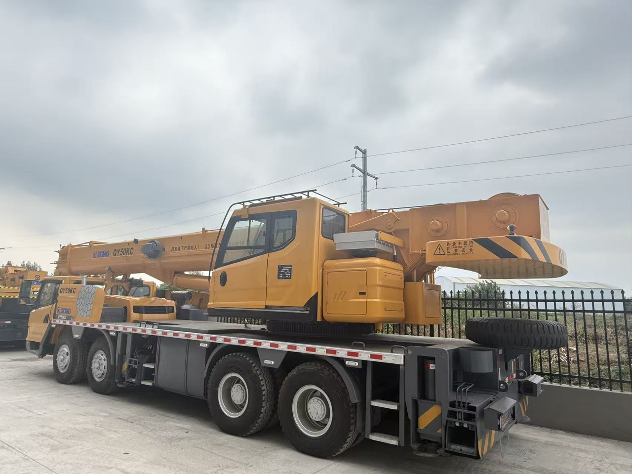 XCMG QY50KC - شاحنة كرين: صور 3 XCMG QY50KC - شاحنة كرين: صور 3
