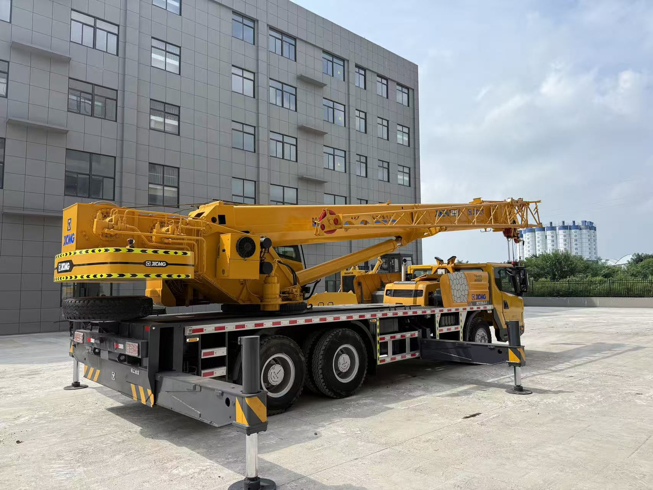 XCMG XCT25L5 - شاحنة كرين: صور 4 XCMG XCT25L5 - شاحنة كرين: صور 4