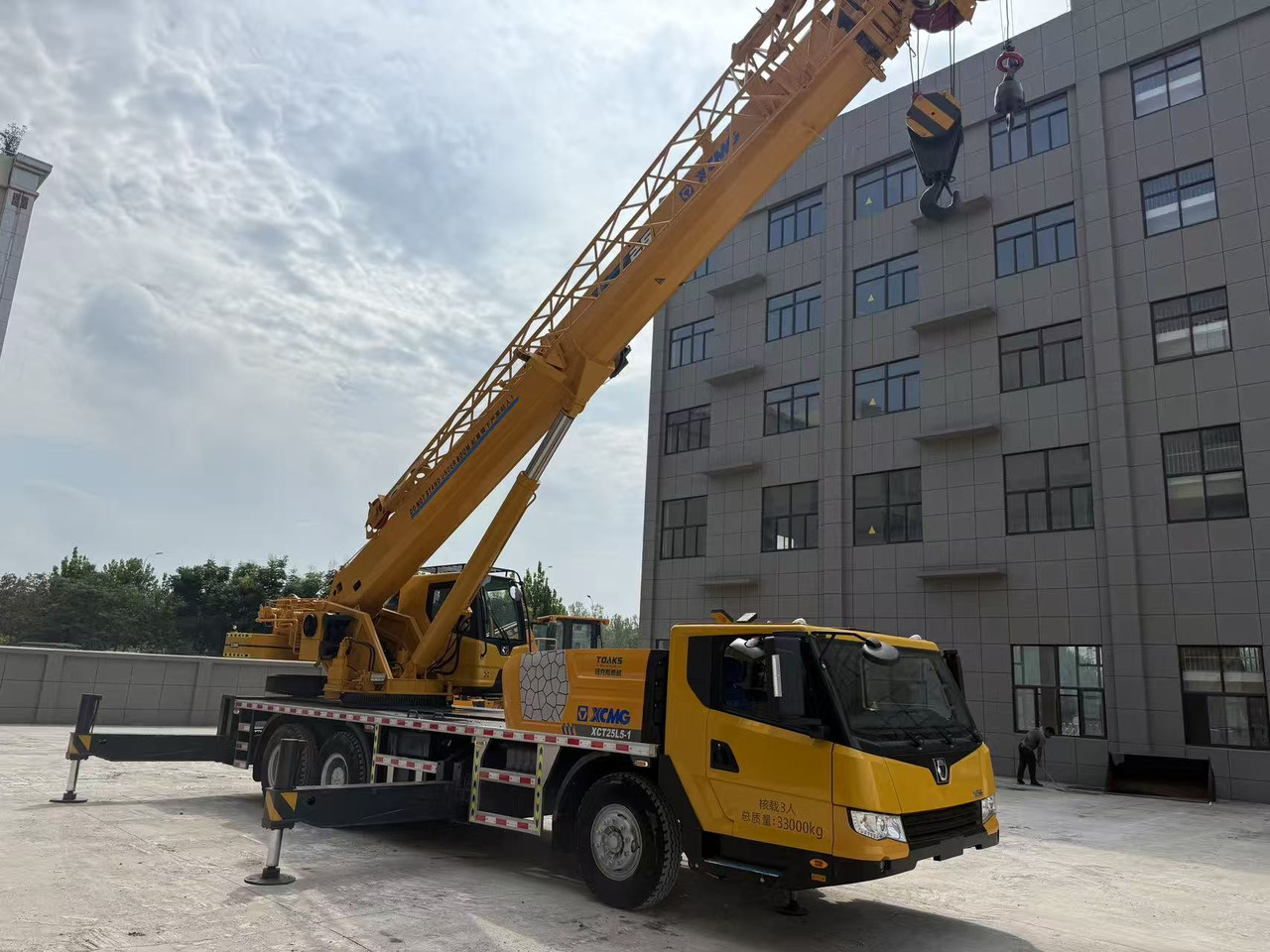 XCMG XCT25L5 - شاحنة كرين: صور 3 XCMG XCT25L5 - شاحنة كرين: صور 3