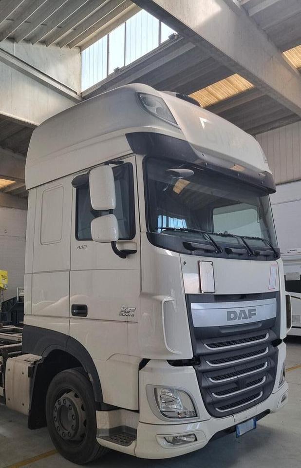 DAF XF 440 Euro 6 - Full Pneumatico - 2015 - شاحنات الحاويات/ جسم علوي قابل للتغيير شاحنة: صور 2 DAF XF 440 Euro 6 - Full Pneumatico - 2015 - شاحنات الحاويات/ جسم علوي قابل للتغيير شاحنة: صور 2