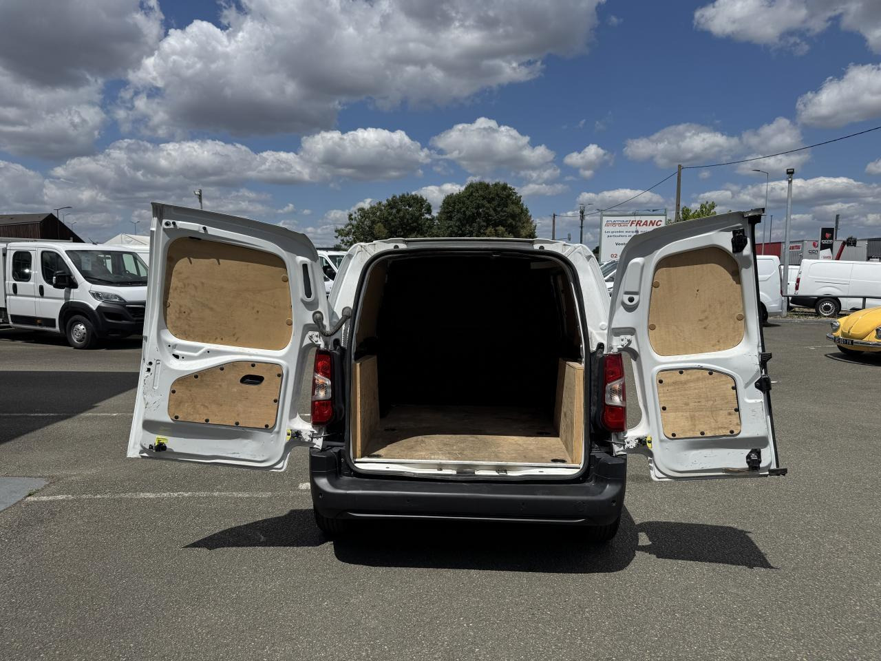 Citroen Berlingo M 650KG BLUEHDI 100 S&S DRIVER BVM5 - فان: صور 2 Citroen Berlingo M 650KG BLUEHDI 100 S&S DRIVER BVM5 - فان: صور 2