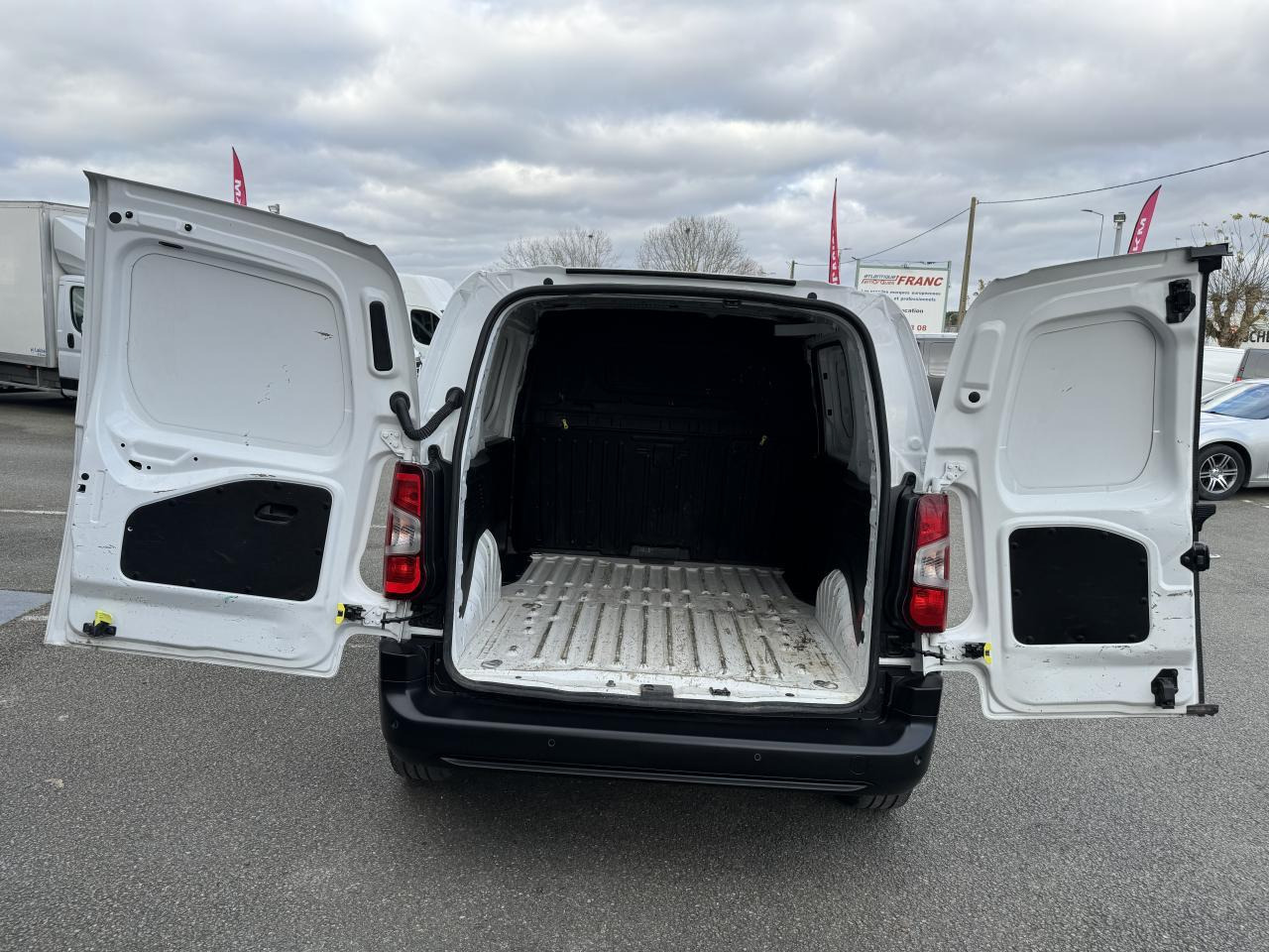 Citroen Berlingo M 650KG BLUEHDI 100 S&S DRIVER BVM5 - فان: صور 3 Citroen Berlingo M 650KG BLUEHDI 100 S&S DRIVER BVM5 - فان: صور 3