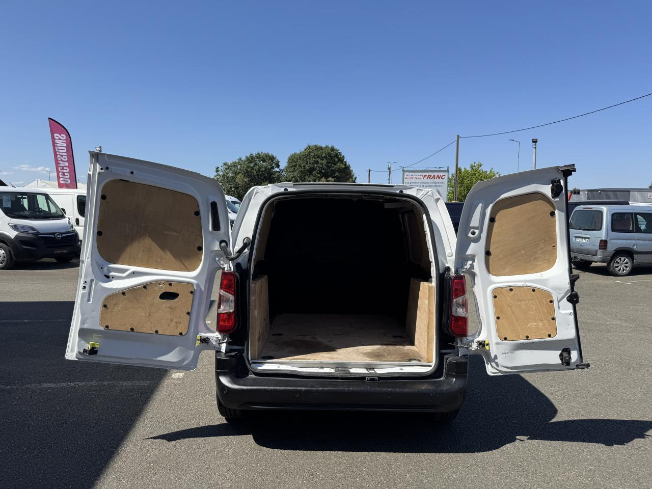 Citroen Berlingo M 650KG BLUEHDI 100 S&S DRIVER - فان المدمجة: صور 2 Citroen Berlingo M 650KG BLUEHDI 100 S&S DRIVER - فان المدمجة: صور 2