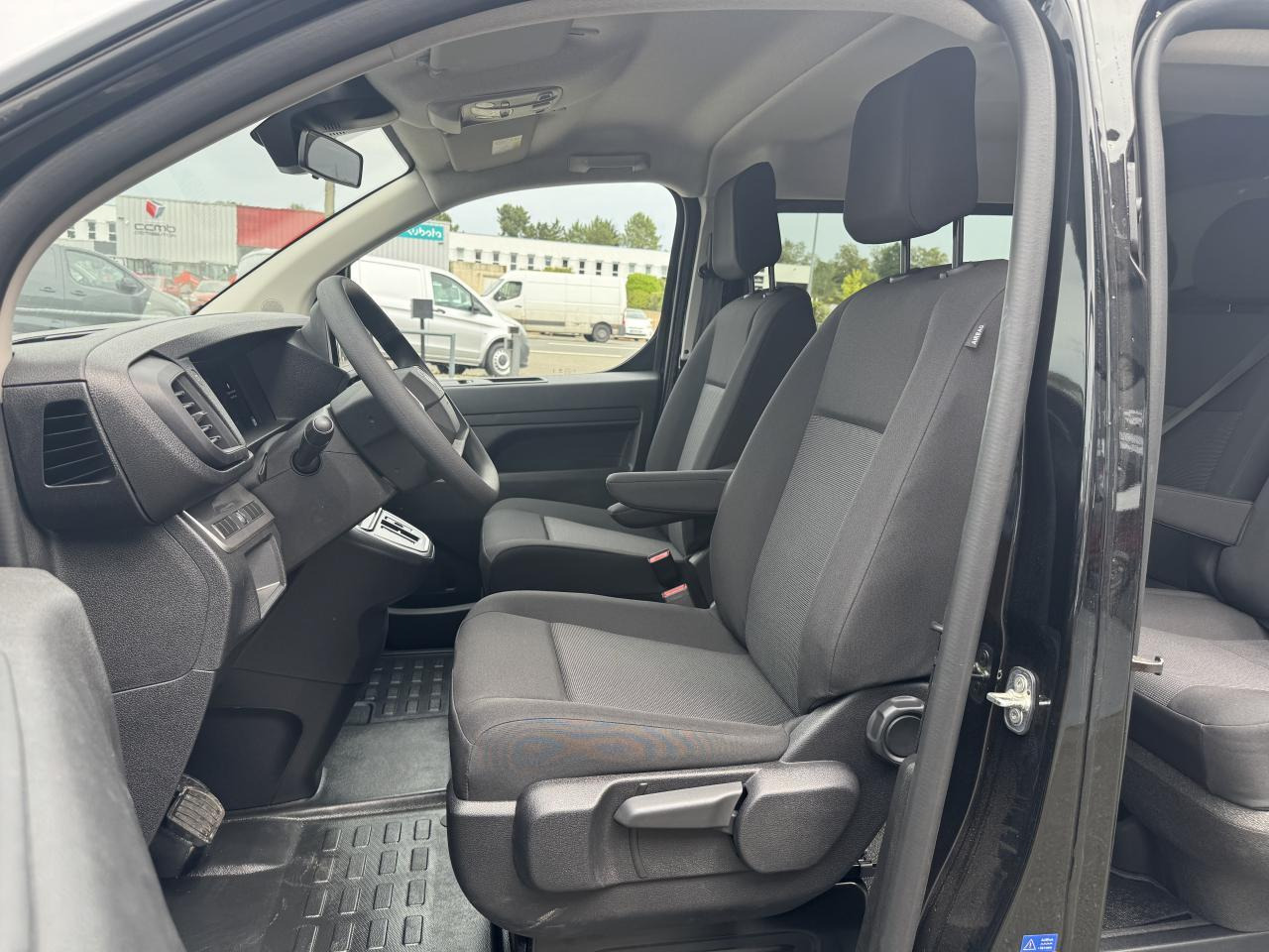 Citroen Jumpy XL 2.0 BLUEHDI 180CH S&S CABINE APPROFONDIE FIXE EAT8 5 PLACES - الشاحنات الصغيرة كابينة مزدوجة: صور 4 Citroen Jumpy XL 2.0 BLUEHDI 180CH S&S CABINE APPROFONDIE FIXE EAT8 5 PLACES - الشاحنات الصغيرة كابينة مزدوجة: صور 4