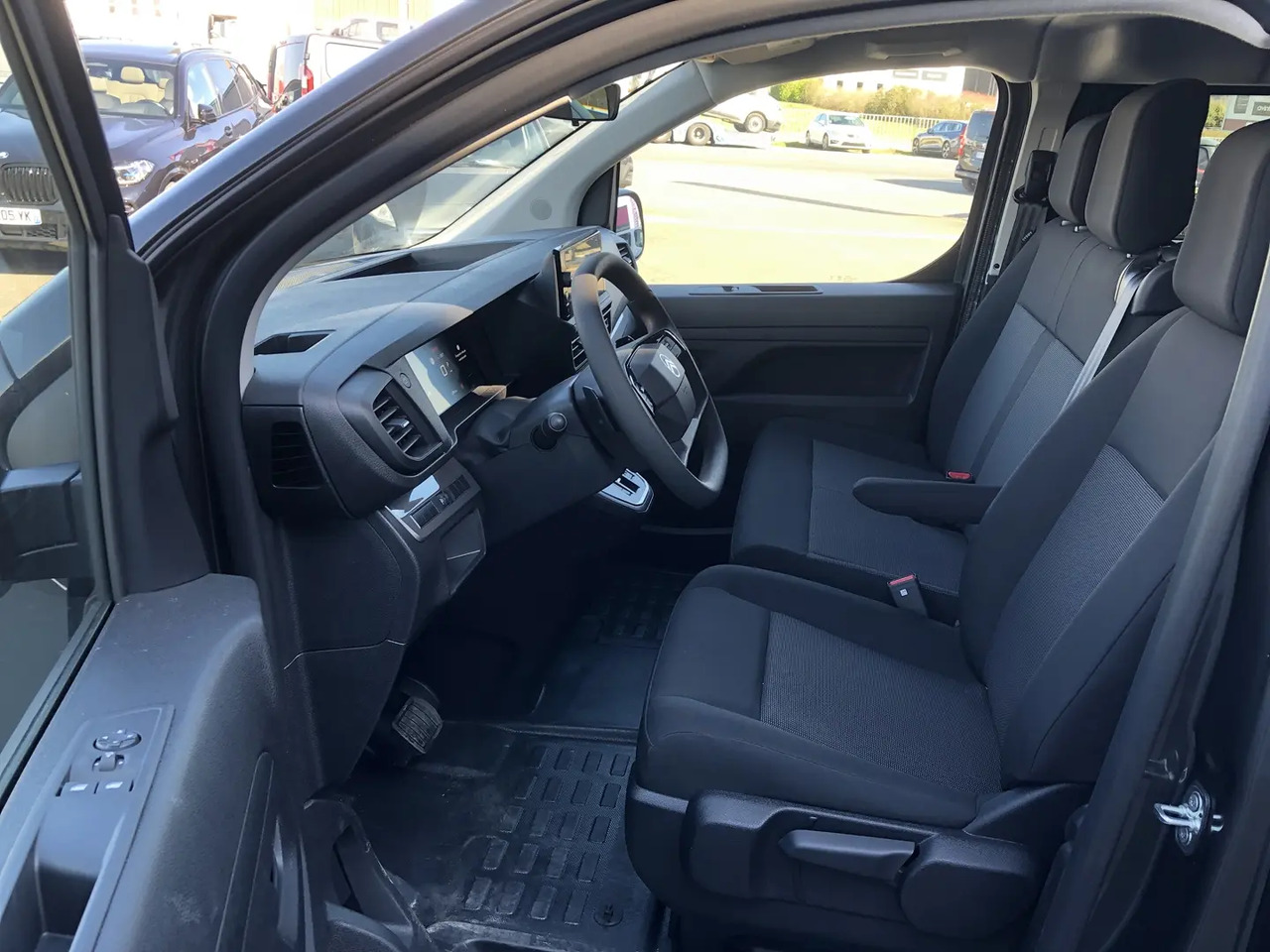 Citroen Jumpy XL 2.0 BLUEHDI 180CH S&S CABINE APPROFONDIE FIXE PACK PREMIUM CONNECT EAT8 - الشاحنات الصغيرة كابينة مزدوجة: صور 5 Citroen Jumpy XL 2.0 BLUEHDI 180CH S&S CABINE APPROFONDIE FIXE PACK PREMIUM CONNECT EAT8 - الشاحنات الصغيرة كابينة مزدوجة: صور 5