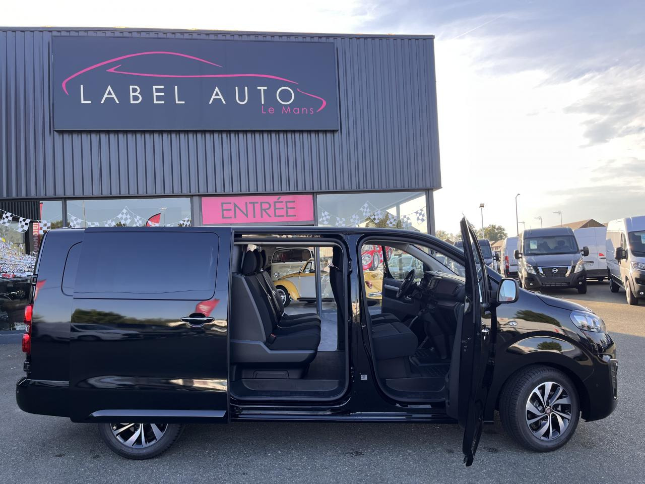 FIAT Scudo XL 2.0 BlueHDi - 180 S&S - BVA Cabine Approfondie 6 PLACES - الشاحنات الصغيرة كابينة مزدوجة: صور 3 FIAT Scudo XL 2.0 BlueHDi - 180 S&S - BVA Cabine Approfondie 6 PLACES - الشاحنات الصغيرة كابينة مزدوجة: صور 3