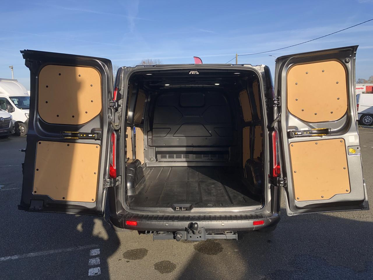 FORD Transit Custom 2.0 TDCi - 170 - BVA S&S TRANSIT CUSTOM FOURGON Fourgon 290 L1H1 Sport PHASE 2 - فان: صور 2 FORD Transit Custom 2.0 TDCi - 170 - BVA S&S TRANSIT CUSTOM FOURGON Fourgon 290 L1H1 Sport PHASE 2 - فان: صور 2