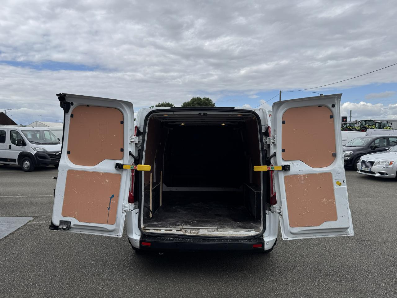 FORD transit custom 300 L2H1 2.0 ECOBLUE 130 HYBRID TREND BUSINESS - فان: صور 2 FORD transit custom 300 L2H1 2.0 ECOBLUE 130 HYBRID TREND BUSINESS - فان: صور 2