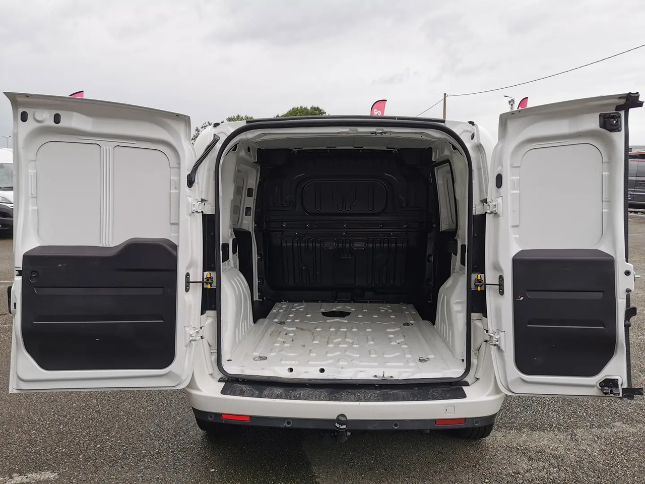 Fiat Doblo Cargo 1.3 MULTIJET 95CH PACK PROFESSIONAL TRIO E6 - فان: صور 2 Fiat Doblo Cargo 1.3 MULTIJET 95CH PACK PROFESSIONAL TRIO E6 - فان: صور 2