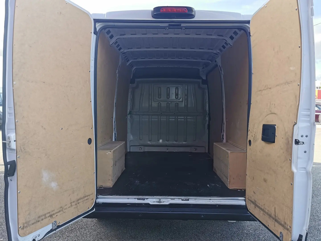 Fiat Ducato 3.3 MH2 2.3 MULTIJET 130CH PACK PRO NAV - فان: صور 3 Fiat Ducato 3.3 MH2 2.3 MULTIJET 130CH PACK PRO NAV - فان: صور 3