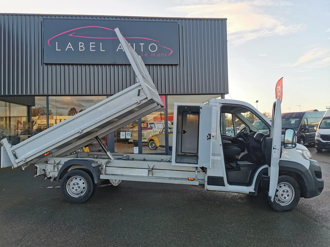Fiat Ducato 3.5 MAXI L 2.3 MULTIJET 160CH ACIER PACK PRO NAV + COFFRE JPM E6D - قلاب صغير: صور 1 Fiat Ducato 3.5 MAXI L 2.3 MULTIJET 160CH ACIER PACK PRO NAV + COFFRE JPM E6D - قلاب صغير: صور 1