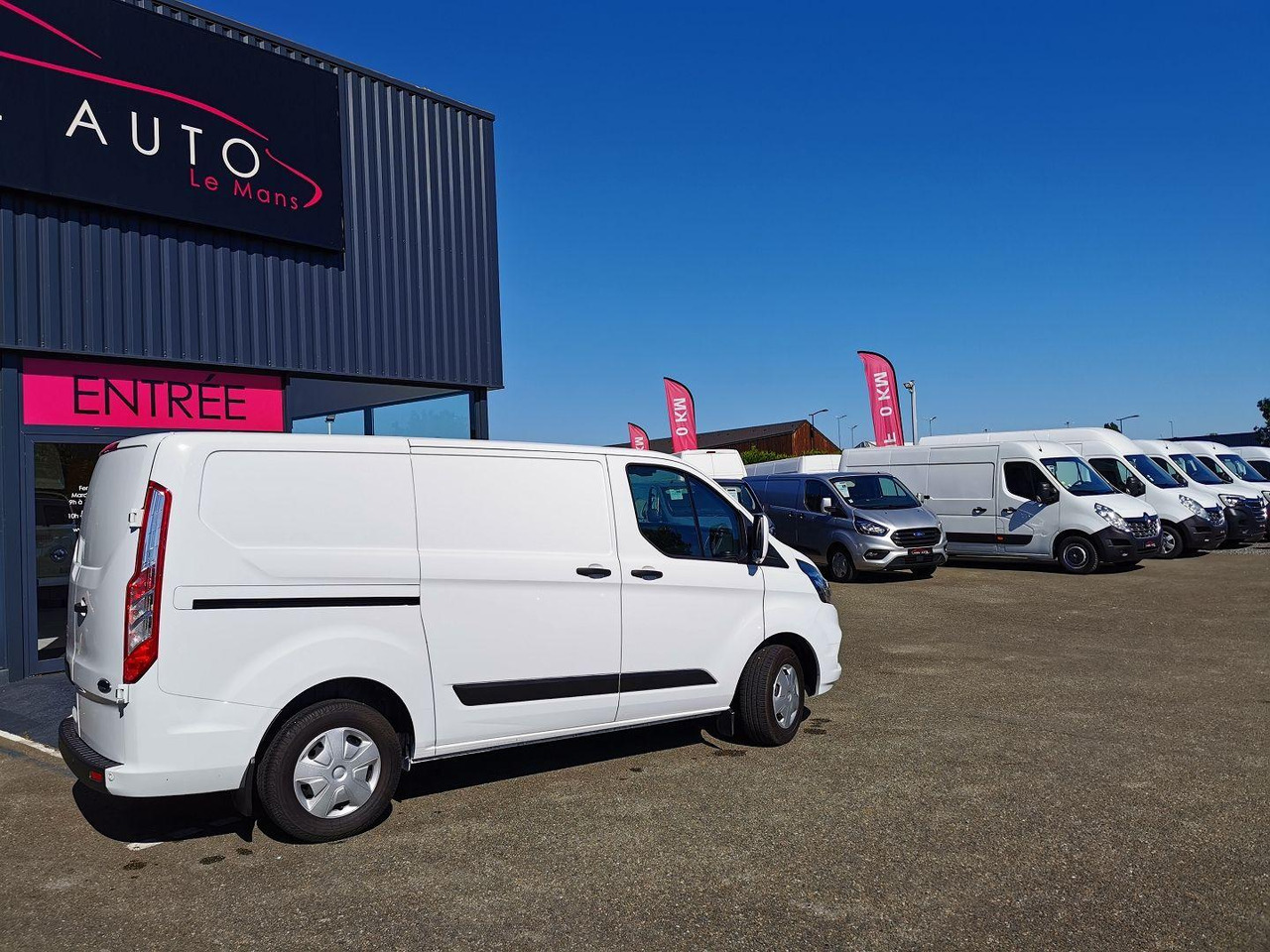 Ford Transit Custom 300 L1H1 2.0 ECOBLUE 130 HYBRID TREND BUSINESS - فان: صور 5 Ford Transit Custom 300 L1H1 2.0 ECOBLUE 130 HYBRID TREND BUSINESS - فان: صور 5