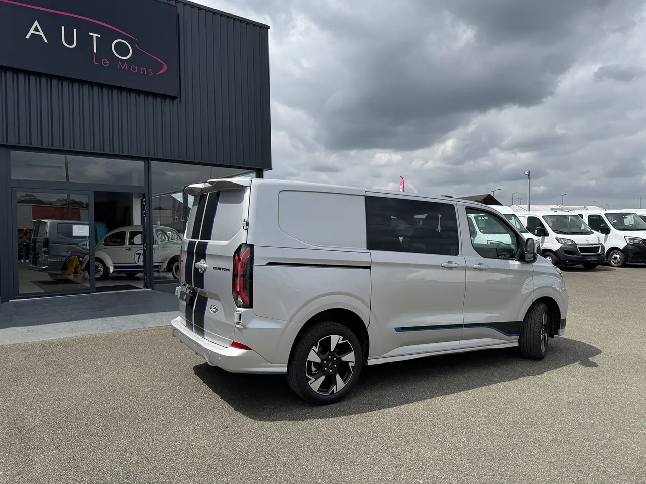 Ford Transit Custom 320 L1H1 2.0 ECOBLUE 170CH CABINE APPROFONDIE SPORT BVA8 - الشاحنات الصغيرة كابينة مزدوجة: صور 5 Ford Transit Custom 320 L1H1 2.0 ECOBLUE 170CH CABINE APPROFONDIE SPORT BVA8 - الشاحنات الصغيرة كابينة مزدوجة: صور 5